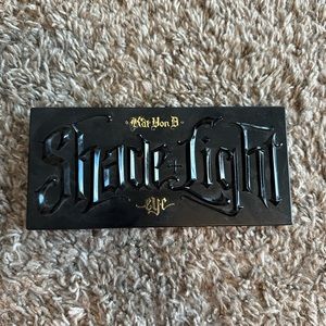 Kat Von D Shade in Light eyeshadow palette